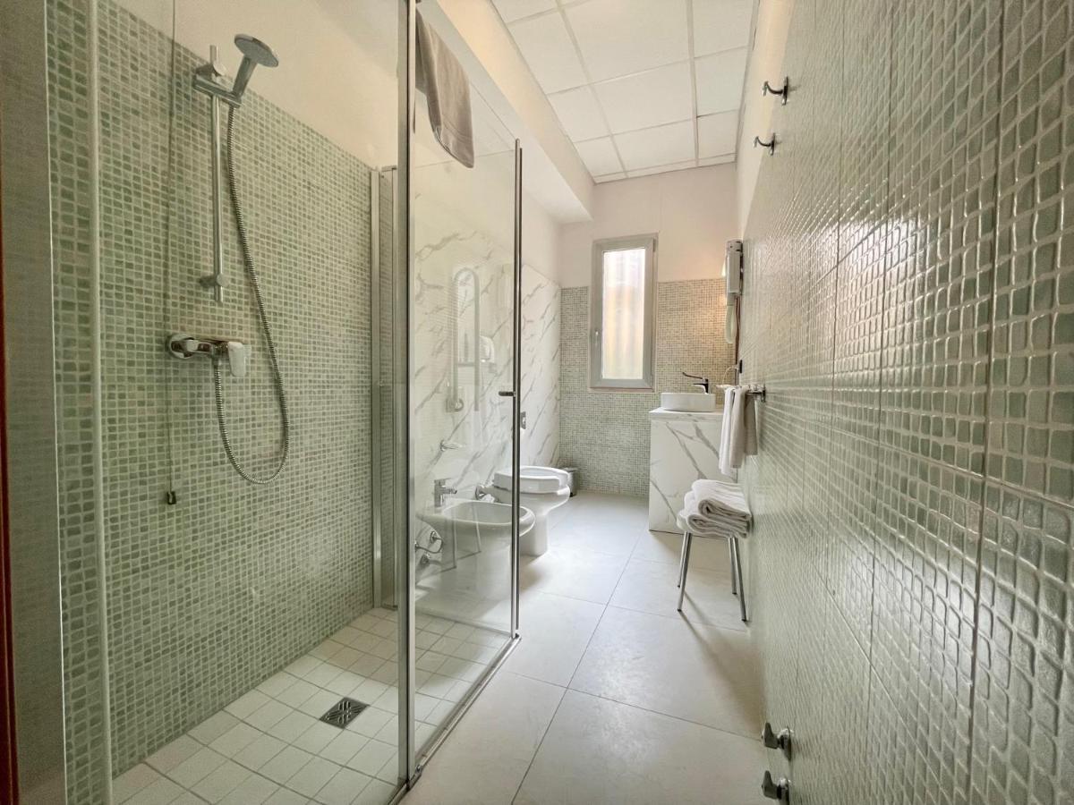 Hotel Leonardo Brescia Luaran gambar