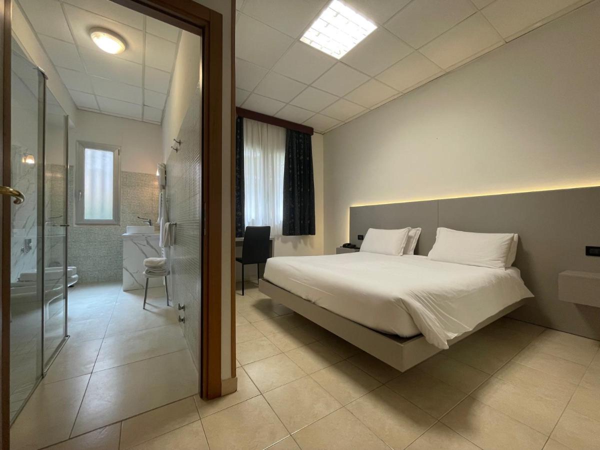 Hotel Leonardo Brescia Luaran gambar