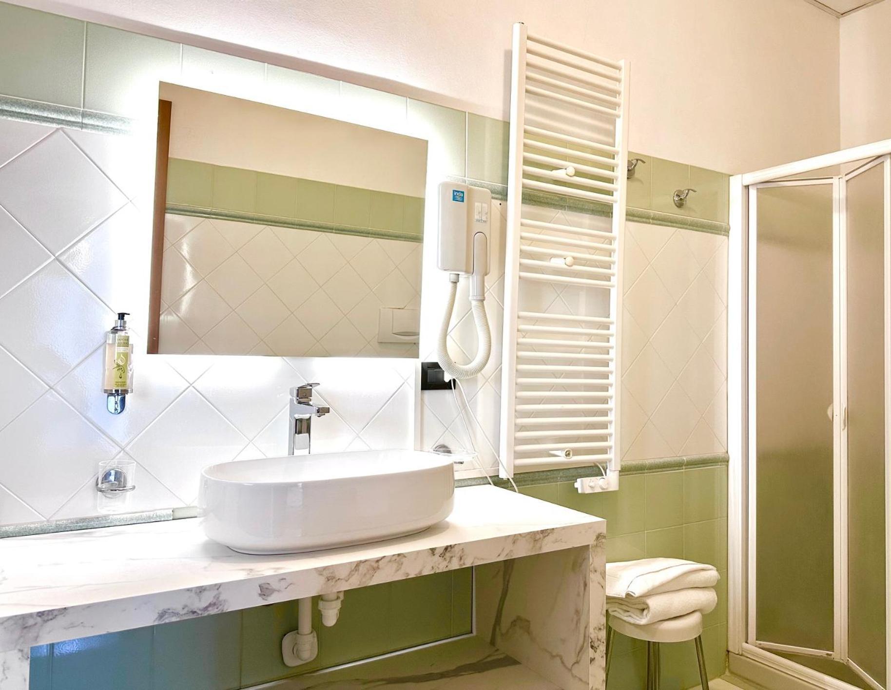 Hotel Leonardo Brescia Luaran gambar