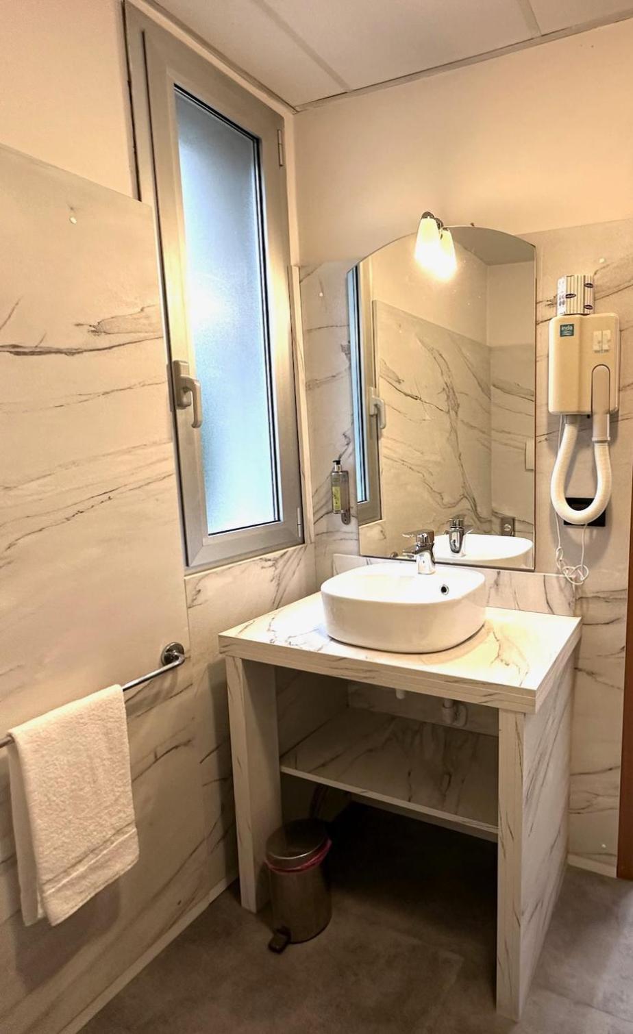 Hotel Leonardo Brescia Luaran gambar