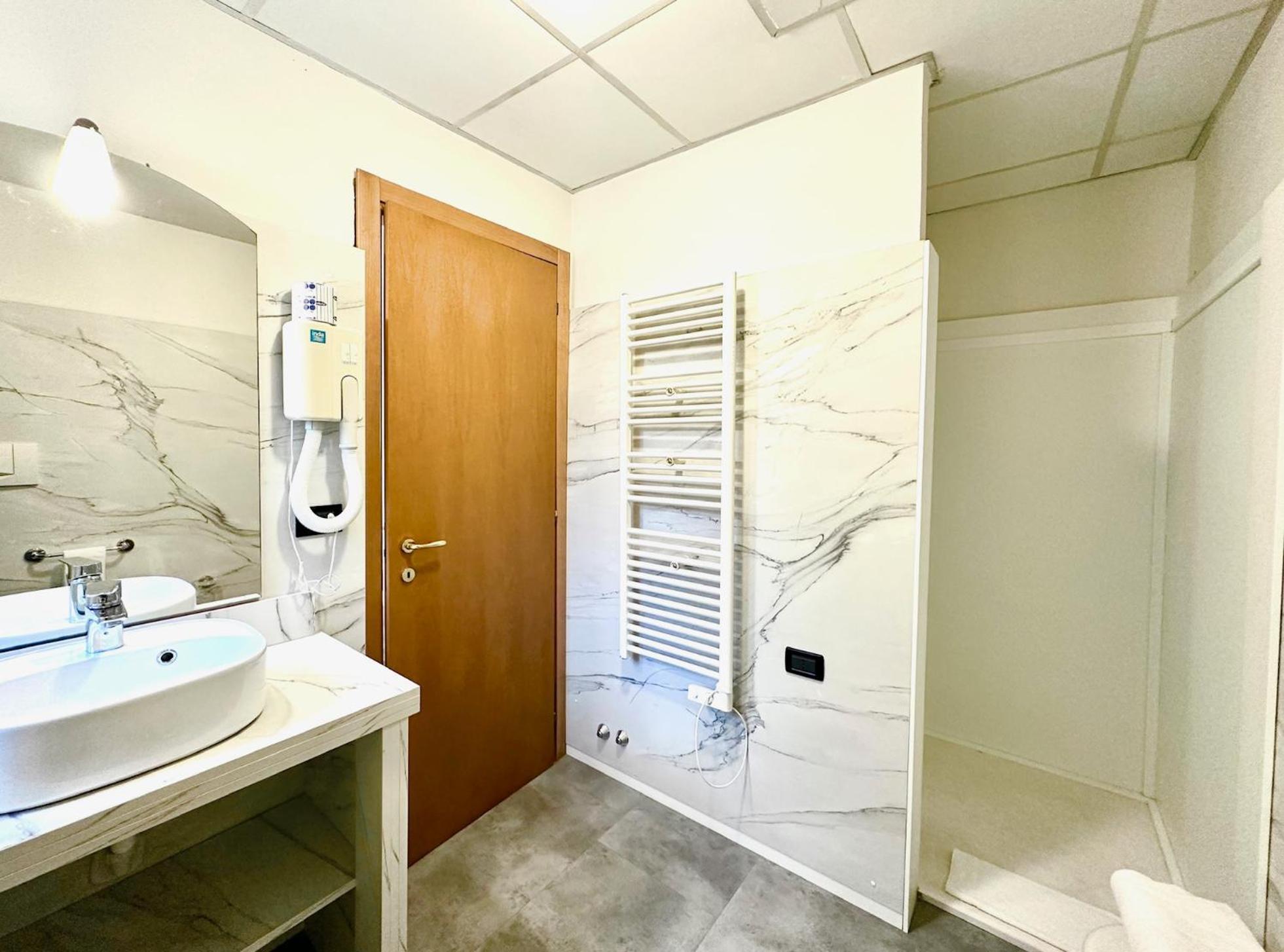 Hotel Leonardo Brescia Luaran gambar