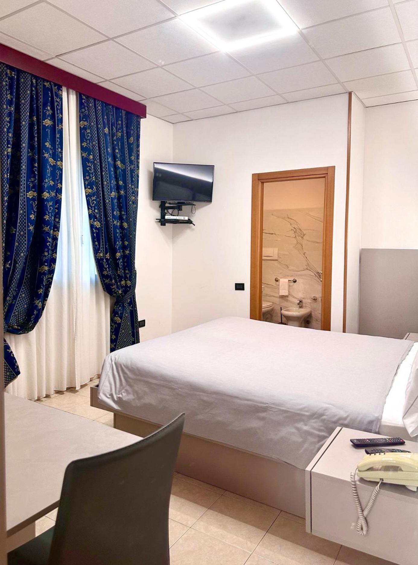 Hotel Leonardo Brescia Luaran gambar