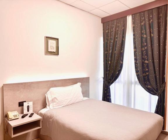 Hotel Leonardo Brescia Luaran gambar