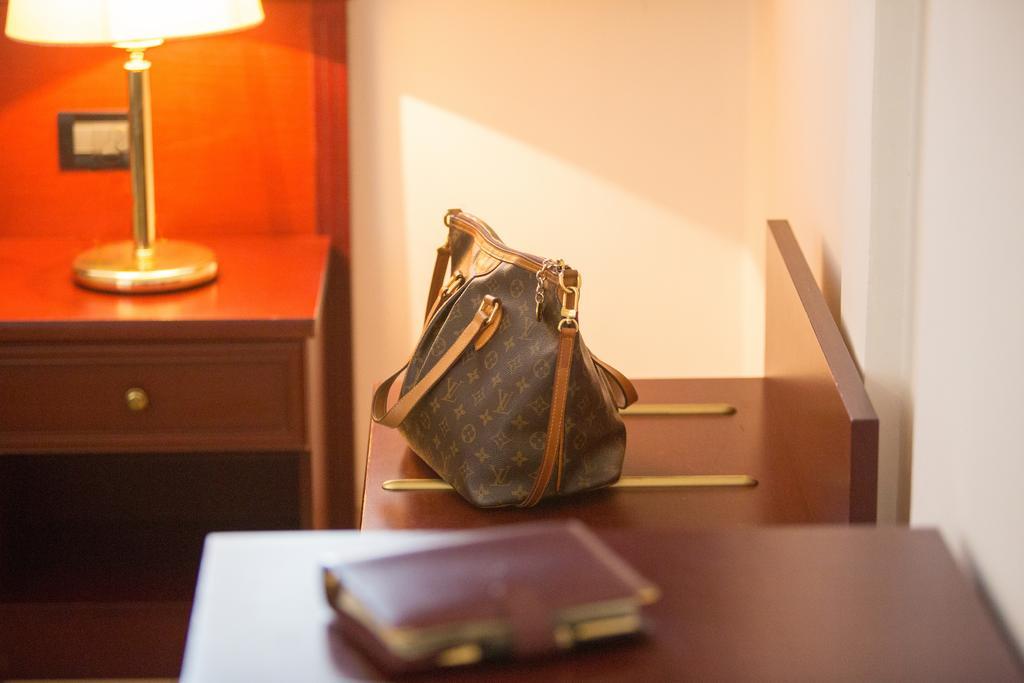 Hotel Leonardo Brescia Luaran gambar