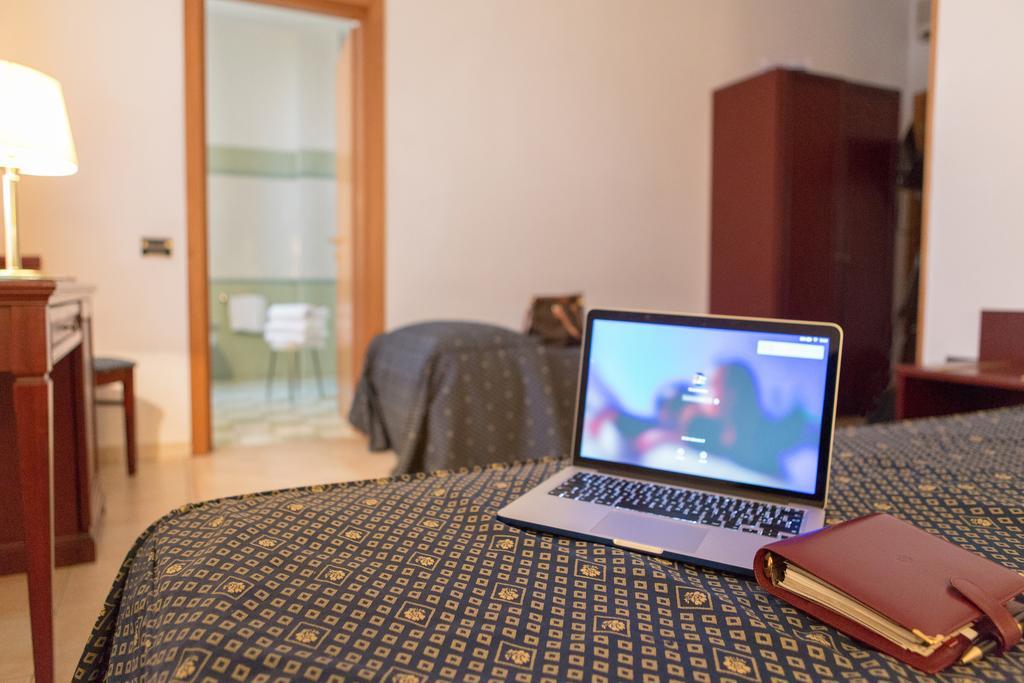 Hotel Leonardo Brescia Luaran gambar