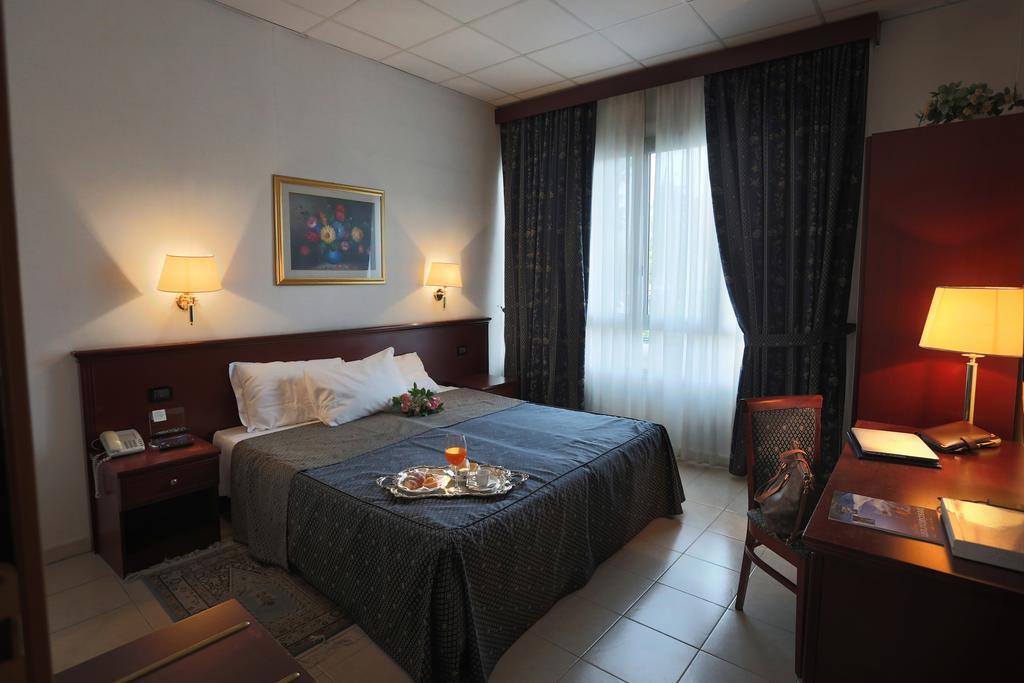 Hotel Leonardo Brescia Luaran gambar